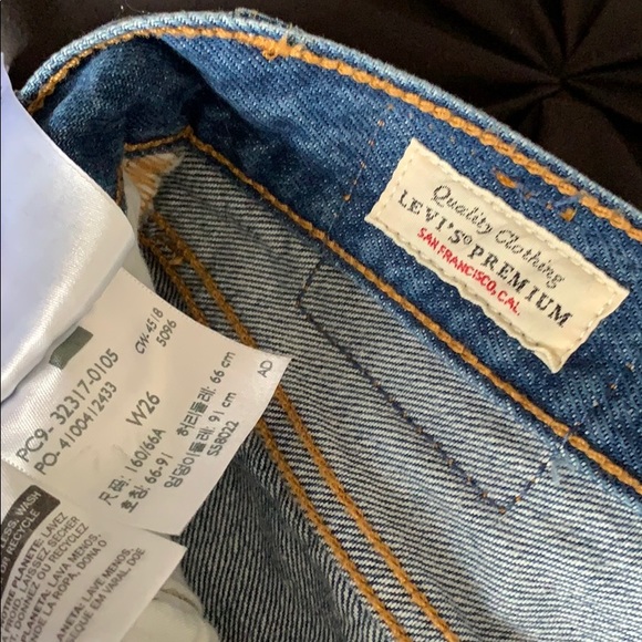 New Levi’s high waisted jean shorts - Picture 3 of 4